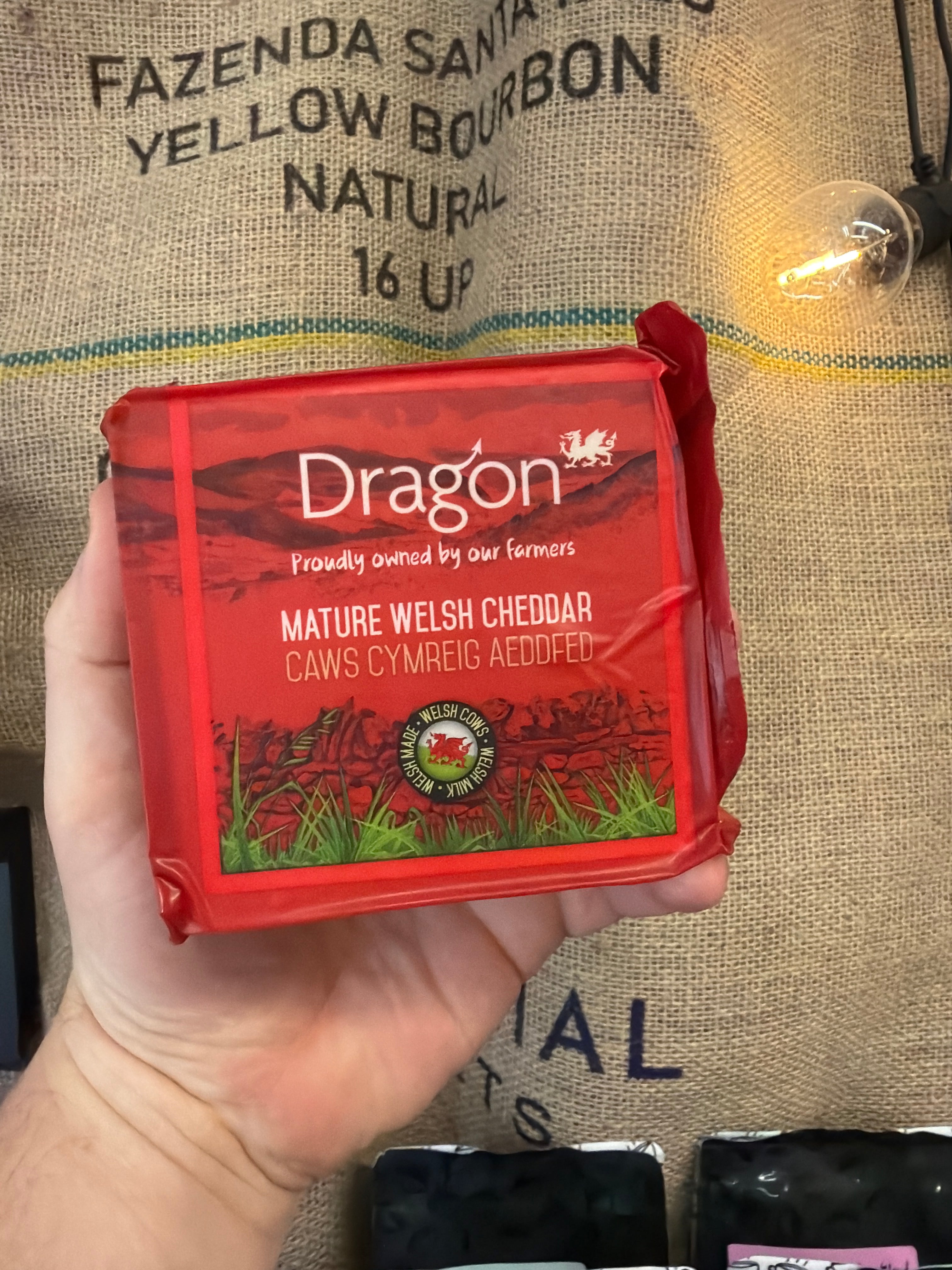 Dragon Mature Cheddar 180g